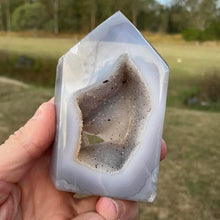 Load image into Gallery viewer, Druzy Agate Crystal Tower Point Generator
