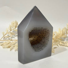 Load image into Gallery viewer, Druzy Agate Crystal Tower Point Generator
