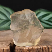 Load image into Gallery viewer, Libyan Dessert Glass LDG Crystal 11.46g  in weight
