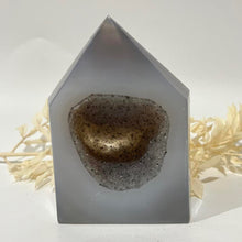 Load image into Gallery viewer, Druzy Agate Crystal Tower Point Generator
