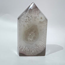 Load image into Gallery viewer, Druzy Agate Crystal Tower Point Generator
