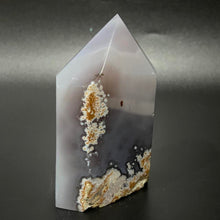 Load image into Gallery viewer, Druzy Agate Crystal Tower Point Generator
