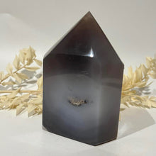 Load image into Gallery viewer, Druzy Agate Crystal Tower Point Generator
