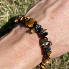 Load image into Gallery viewer, Tigers Eye 👁  Crystal chip bracelet
